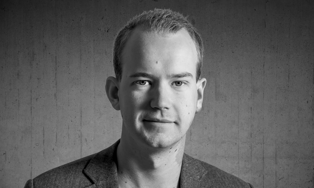 CASPER BLOM